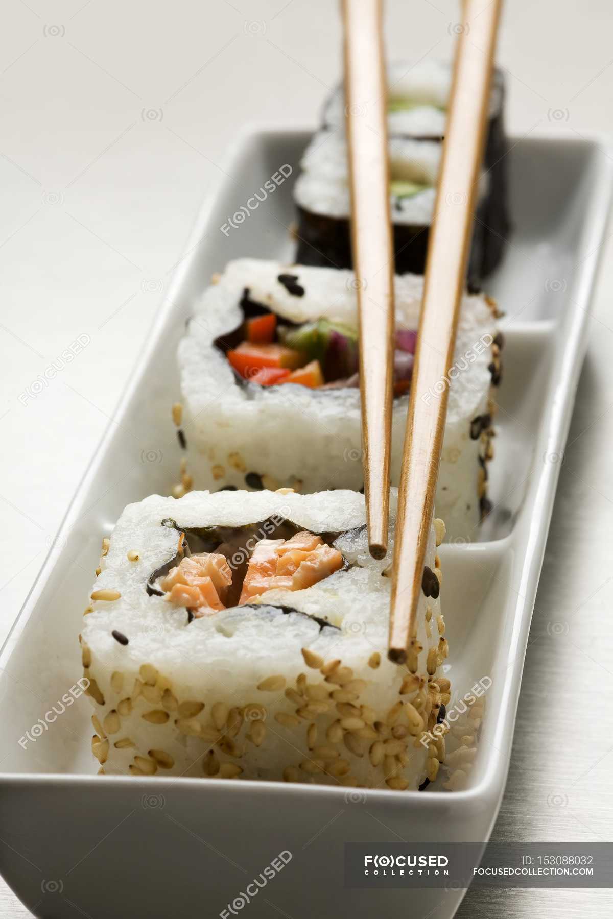 Drei Verschiedene Arten Von Sushi Typen Asiatisch Stock Photo