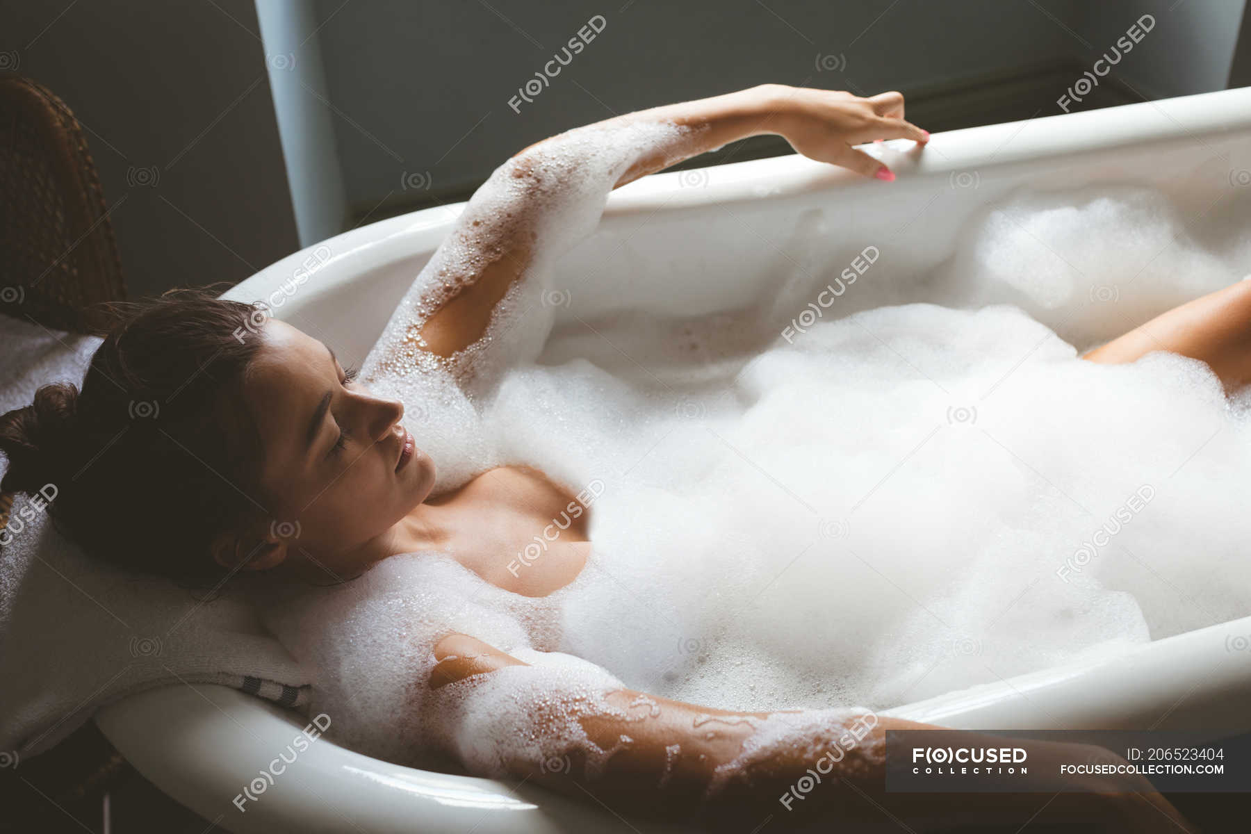 Хотели бы залезть в ванну с голой женщиной как Масерати