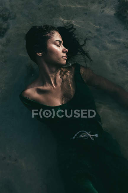 Model Submerged in Water — Stock Photo