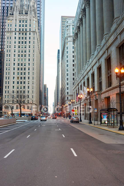 Rua de Chicago à noite — Fotografia de Stock