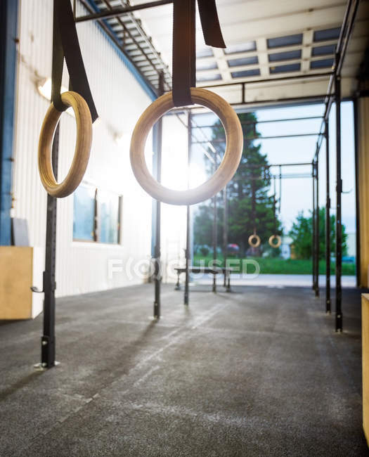 Anelli ginnici in palestra — Foto stock