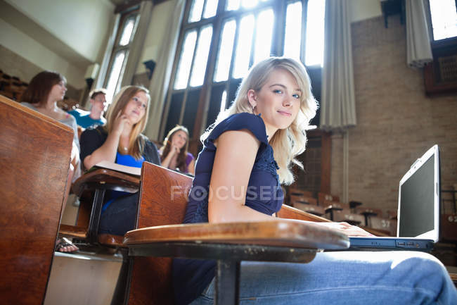 Estudantes universitários em Lectuer Hall — Fotografia de Stock