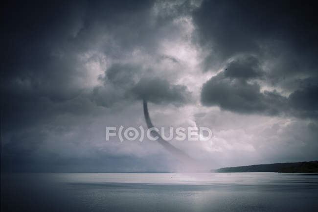 Tornado über dem Ozean — Stockfoto