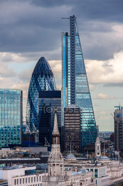 Los rascacielos de la ciudad de Londres - foto de stock