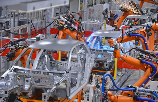 Зварювання роботів на заводі — стокове фото