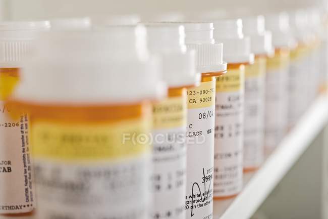 Bouteilles médicinales en plastique — Photo de stock