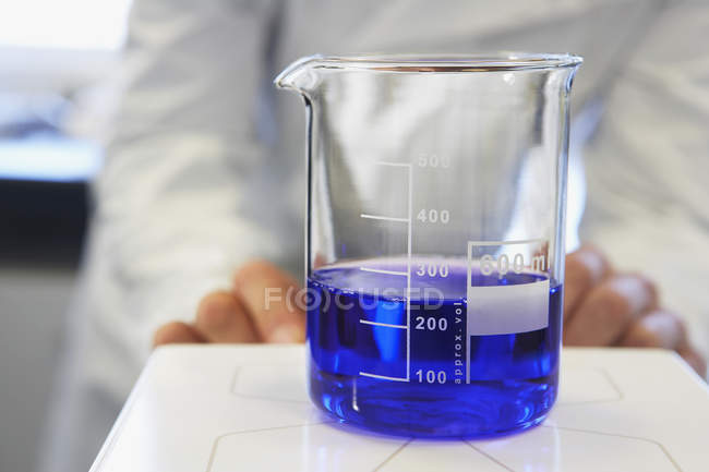 Wissenschaftlicher Glasbehälter — Stockfoto