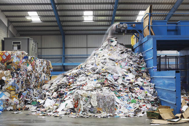 Máquina de reciclagem de resíduos — Fotografia de Stock