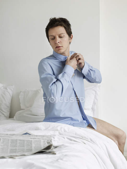 Young man reading newspaper — Stock Photo