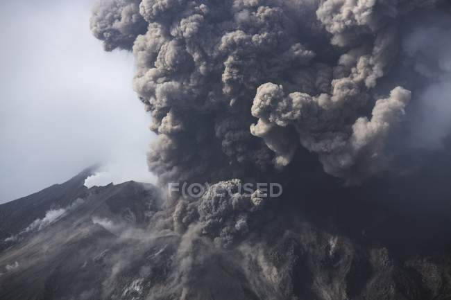 Nube di cenere vulcanica — Foto stock