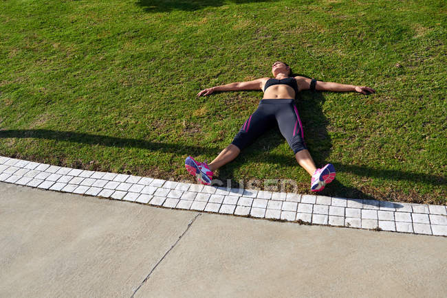 Erschöpfter Läufer nach Lauftraining — Stockfoto