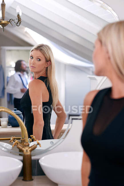 Business woman dressing mirror — Stock Photo