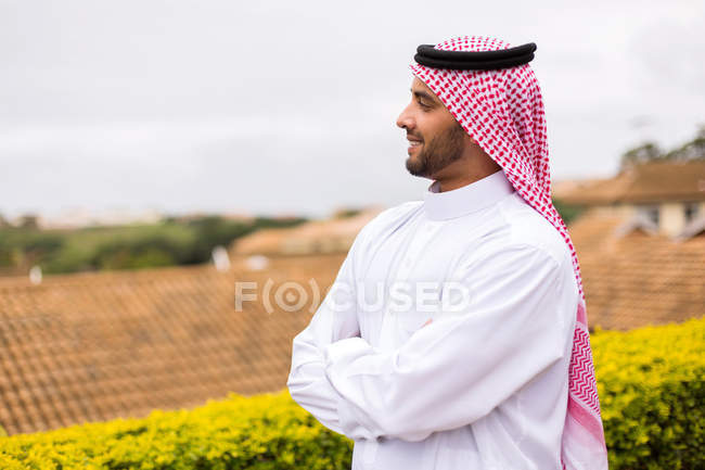 Arabian man with arms crossed — Stock Photo