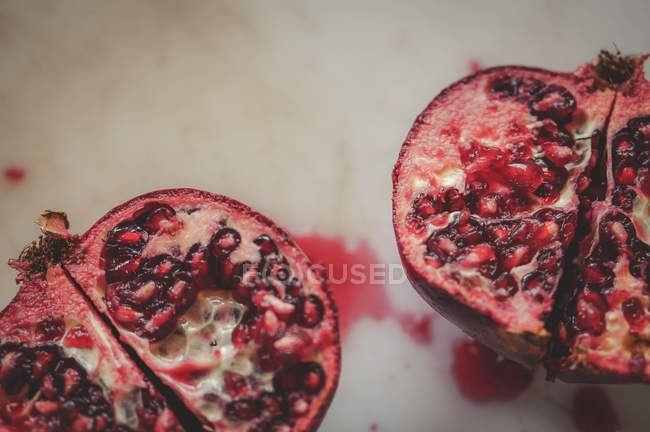 Blood red slices ripest pomegranate — Stock Photo