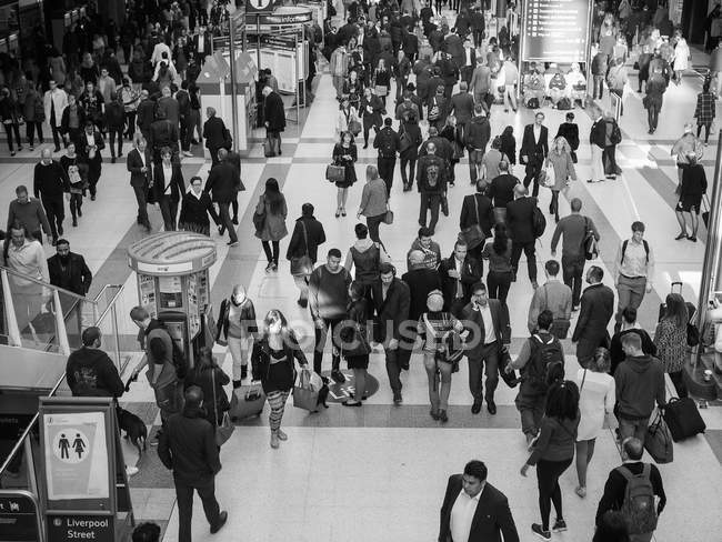 Stazione Liverpool Street a Londra in bianco e nero — Foto stock