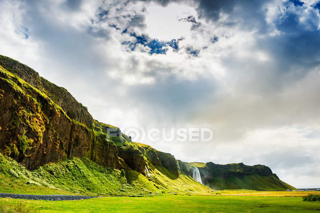 Seljalandsfoss waterfall in Iceland. — Stock Photo