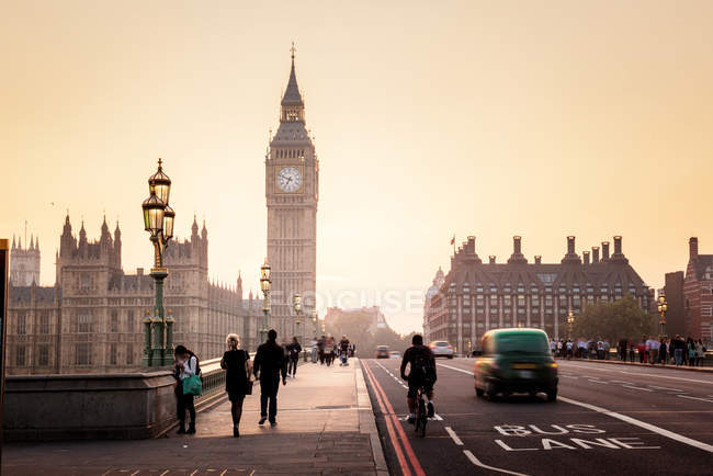 Westminster Bridge al atardecer, Londres, Reino Unido - foto de stock