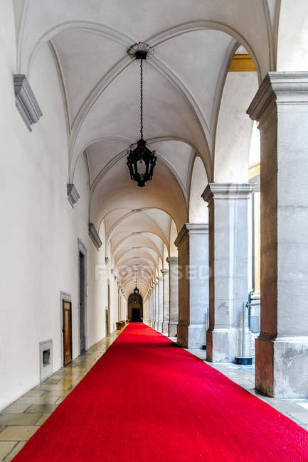 Arc avec capuchon rouge — Photo de stock