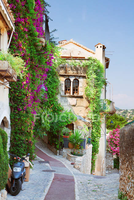 Beautiful old town of Provence — Stock Photo