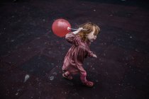 Little girl walking with air balloon — Stock Photo
