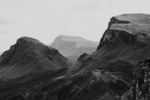 Chaîne de montagnes isolée — Photo de stock