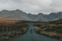 Carretera en Isla de Skye - foto de stock