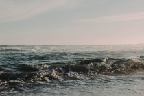 Мальовничі бурхливий океан — стокове фото