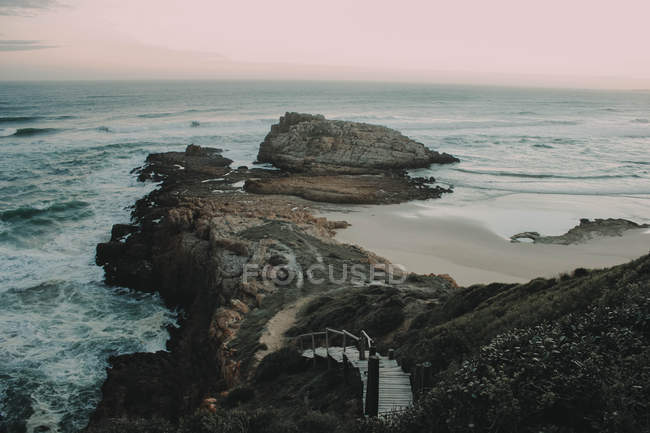 Скалы на берегу, Западный мыс — стоковое фото