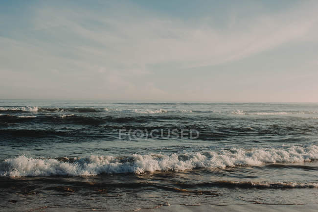 Pintoresco océano furioso - foto de stock