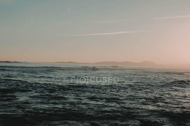 Malerisch tobender Ozean — Stockfoto