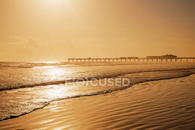 Daytona Beach en Florida con muelle Estados Unidos - foto de stock