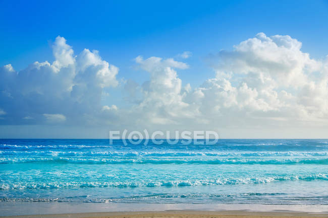 Daytona Beach en Florida olas de la orilla - foto de stock