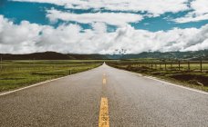 Long road to nowhere — Stock Photo