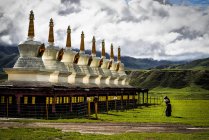 Ступа в Garze, Тибетський автономний округ — стокове фото