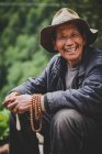 Пожилой тибетский хампа-мужчина — стоковое фото