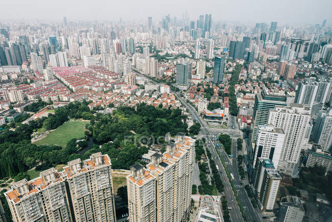 Hong kong Wolkenkratzer und Autobahn — Stockfoto