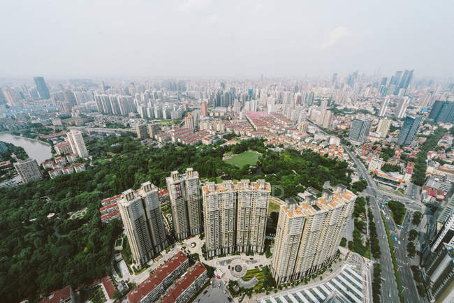 Hong Kong gratte-ciel et autoroute — Photo de stock