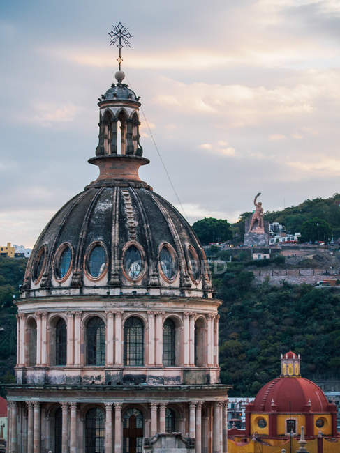 Vista de la iglesia de Nuestra Señora de Guanajuato - foto de stock