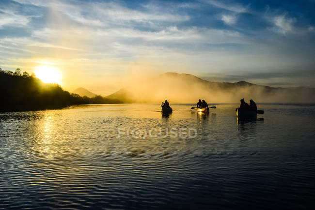Тихими водами озера Лох Тай — стокове фото