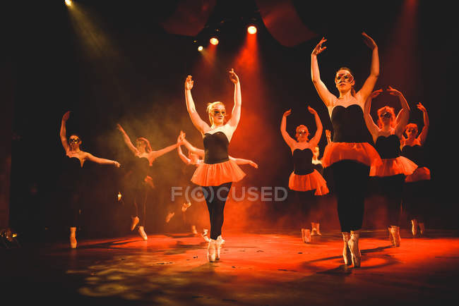 Performance sul palco dell'università di Edimburgo — Foto stock