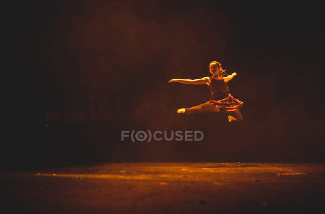 Young girl dancing on stage — Stock Photo