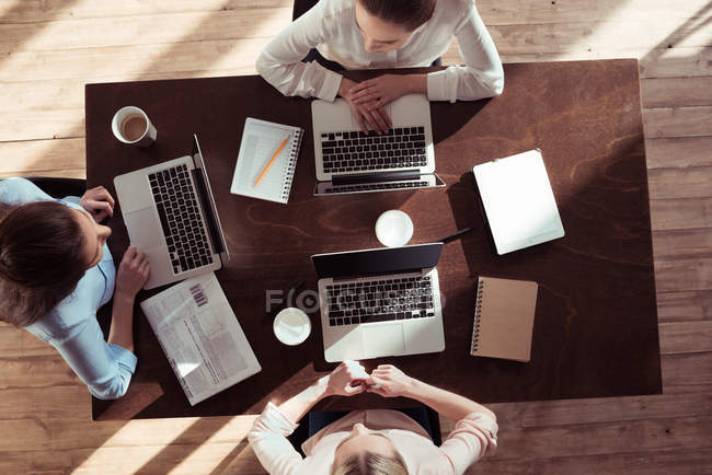 Businesswomen working together — Stock Photo