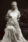 Mujer en vestido de novia - foto de stock
