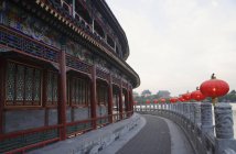 Chinesische Laternen in Tempelnähe — Stockfoto