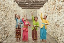Glückliche balinesische Mädchen — Stockfoto