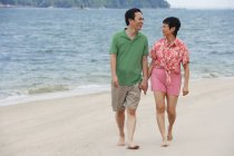 Mature couple at beach — Stock Photo