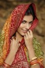 Mujer en sari, retrato de cerca - foto de stock