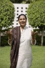 Retrato de mujer india - foto de stock