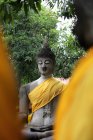 Каменный Будда в храме Ват Яй Чая Монгколь — стоковое фото