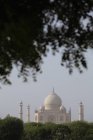 Vista del Taj Mahal durante el día - foto de stock